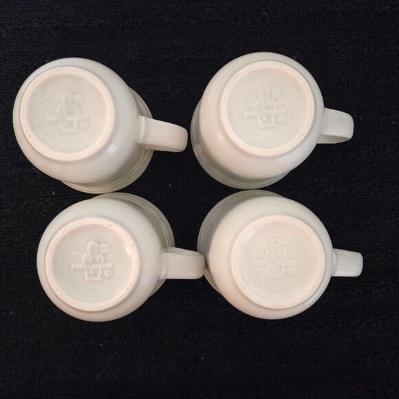 Vintage Pfaltzgraff Christmas Heirloom Mugs Set of 4 Mint Condition - Picture 4 of 4